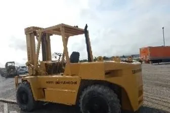 Komatsu, FD100, 22,000 lbs Capacity, Diesel Forklift, 120" Lift Height, 96" Forks