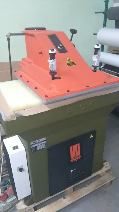 Atom, SE25L, 1000x500mm Table Size, 25 Tons, Cutting Machine