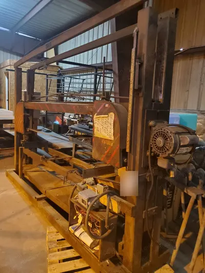 Horizontal Foam Saw, 72x120" Table, 31" Bun Height
