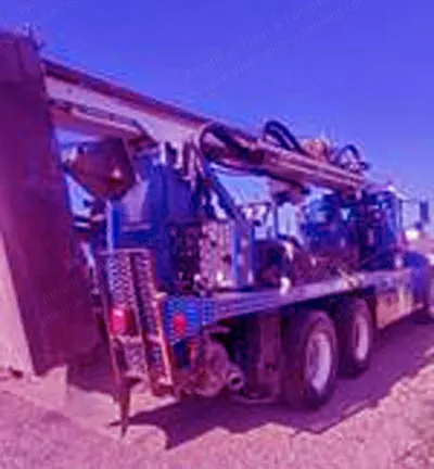 Versadrill, V100NG, 2006, 500/200 Air Compressor, 40,000 lb Pullback, Mounted on Peterbilt Truck