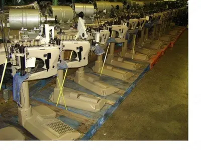 Union Special, 35800 DR, 1995, 3-Needle, 9 Gauge, Off-The-Arm Chainstitch, with Puller