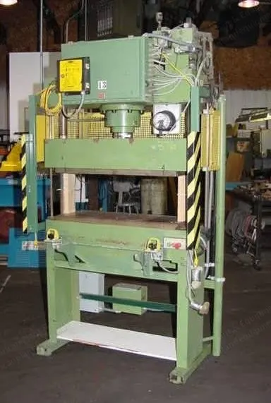 35 Ton 2-Post Down-Acting Press, 940x350mm, 4kW
