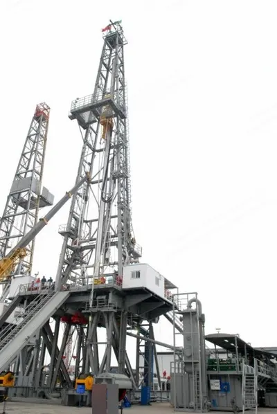 Land-Based Drilling Rig, 2000HP, Caterpillar Engines, Top Drive