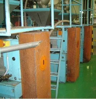 Barmag, BCF STM 16 / 3-6, 1994, Tricolor Polypropylene Extrusion Line, 330 kg/h Capacity, 1600 to 2600 Denier Range