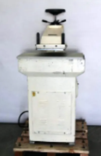 Schwabe, 1470, Hydraulic Clicker Press, 14.6" x 27.6" Bed, Manual Die Height Adjustment