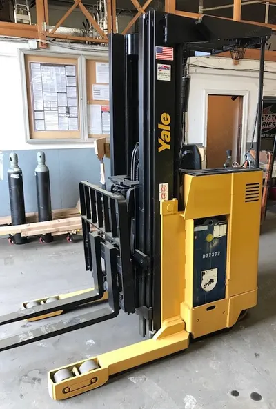 Yale, NR040, 2006, 4000 lbs Capacity, 91/203 Inches Triple Mast, Side Shifter, 24V