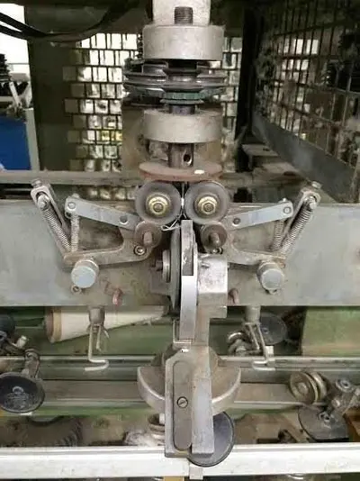 Gigliotti & Gualchieri, Acta, 1996, Electromechanical Chenille Machine, 64 Spindles, 115mm Ring Size