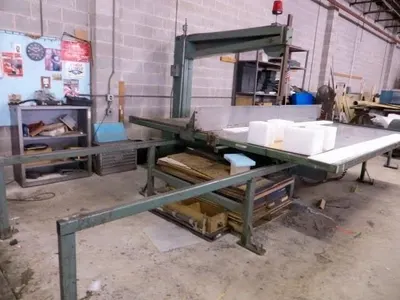 Femco, B-30, Vertical Foam Saw, 114x125 Inch Table, 40 Inch Max Cutting Height