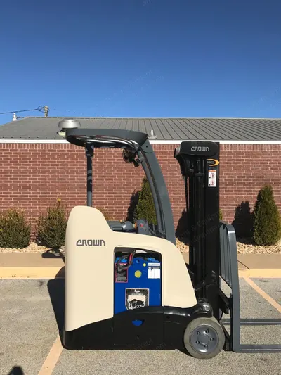Crown, RC5500-30, 2011, Standup Counterbalanced Lift, 3000 lbs Capacity, 83-190 Triple Mast, 36V