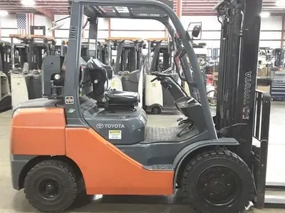 Toyota, 8FGU32, 2013, 6500 lbs Capacity, Two Stage Mast, Dual Fuel