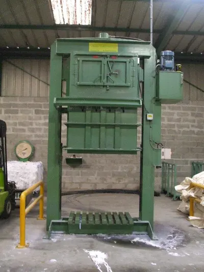 BBC, Vertical Bale Press, 40 Ton, 1140x787x630/1200mm, 7.5 kW