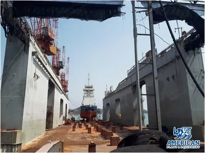10,000 TLC Floating Dock, 1986, 10,000 Ton Lifting Capacity, 122m LOA, 34m Breadth