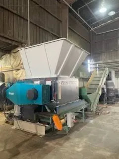 Vecoplan, VAZ1300, 2004, Shredder with Rapid 500 Granulator, 100 HP, 90 Knives, Conveyors