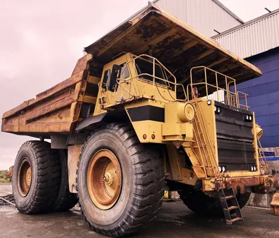 Caterpillar, 789B, 6 Fully Operational Mining Trucks, 1 Parts Truck, Spare Parts and Tires Package