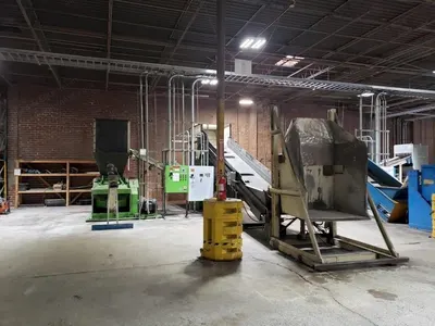 Vecoplan, RG 52, 1998, 100 HP Shredder with Cumberland 37B Granulator System