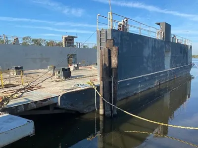 Drydock 202, 1997, 650 Tons Capacity, 140'L x 60'W, Cummins 210 HP Engines