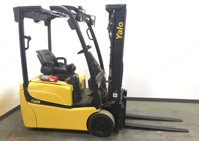 Yale, ERP030VT, 2011, 3-Wheel Sit Down Rider Lift, Triple Mast, 36V