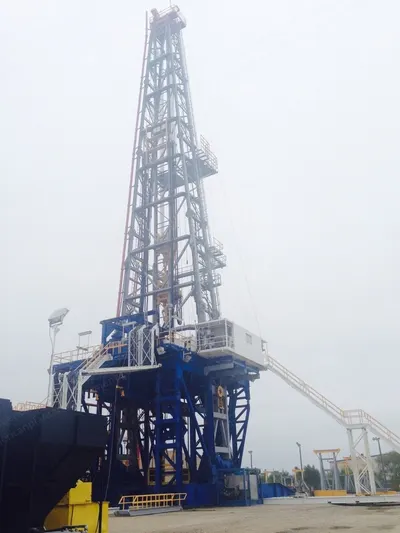 3000HP Land Rig, 156 ft Mast, 1300000 lb Hook Load, 7500 psi Mud System