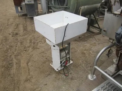 Syntron, SCR-18, Vibratory Feeder, 7" x 16", 5 cu ft Hopper