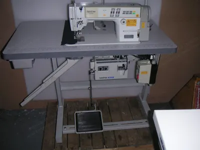 Brother, B722, Lockstitch Needle Feed Sewing Machine, with Side Knife, Auto Thread Trim