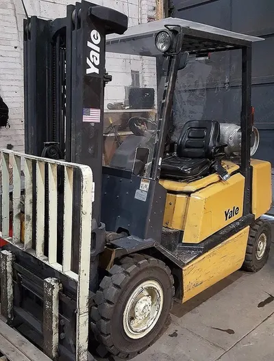 Yale, GLP050RG, 2004, 5000 lbs Capacity, Triple Stage Mast, LP Gas, Solid Pneumatic Tires
