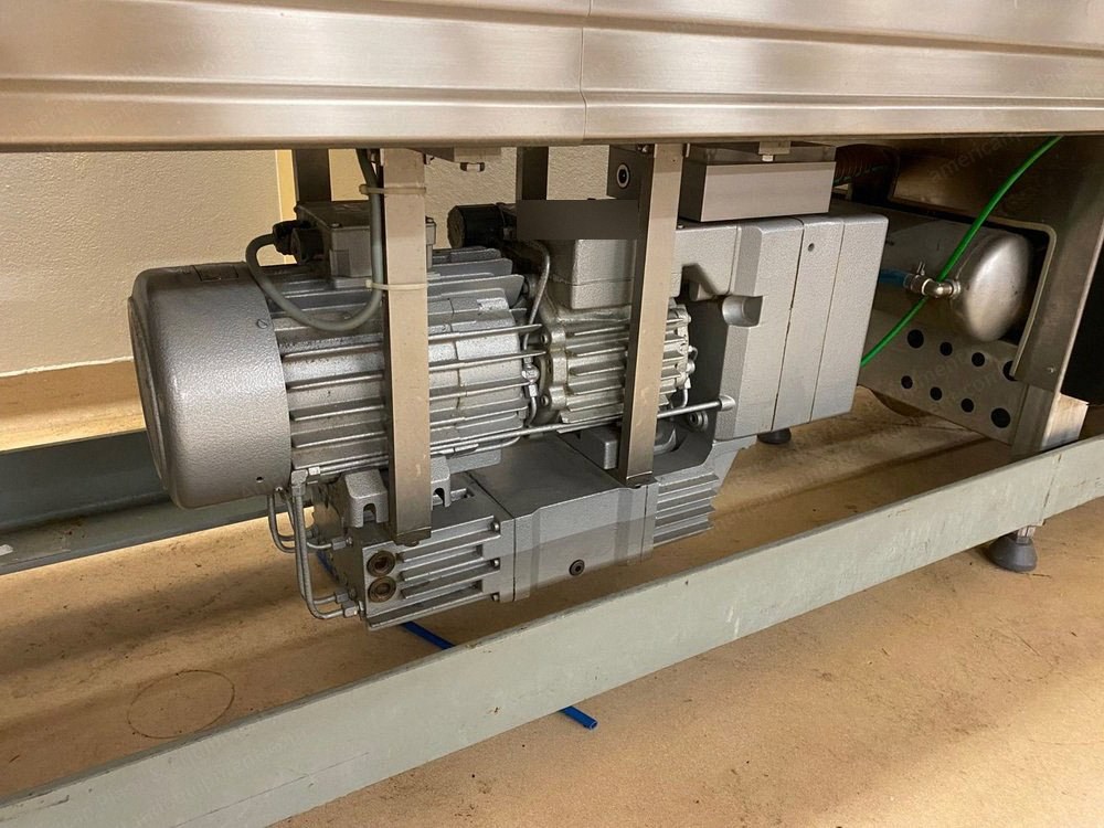 Multivac, R-240, 2003, Film Width 422mm, Built-In Vacuum Pump, Gas Machine