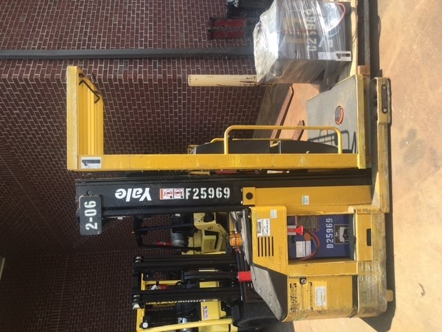 Yale, OS030, 2005, 195" Lift Height, 42" Forks, 24V