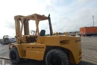 Komatsu, FD100, 22,000 lbs Capacity, Diesel Forklift, 120" Lift Height, 96" Forks