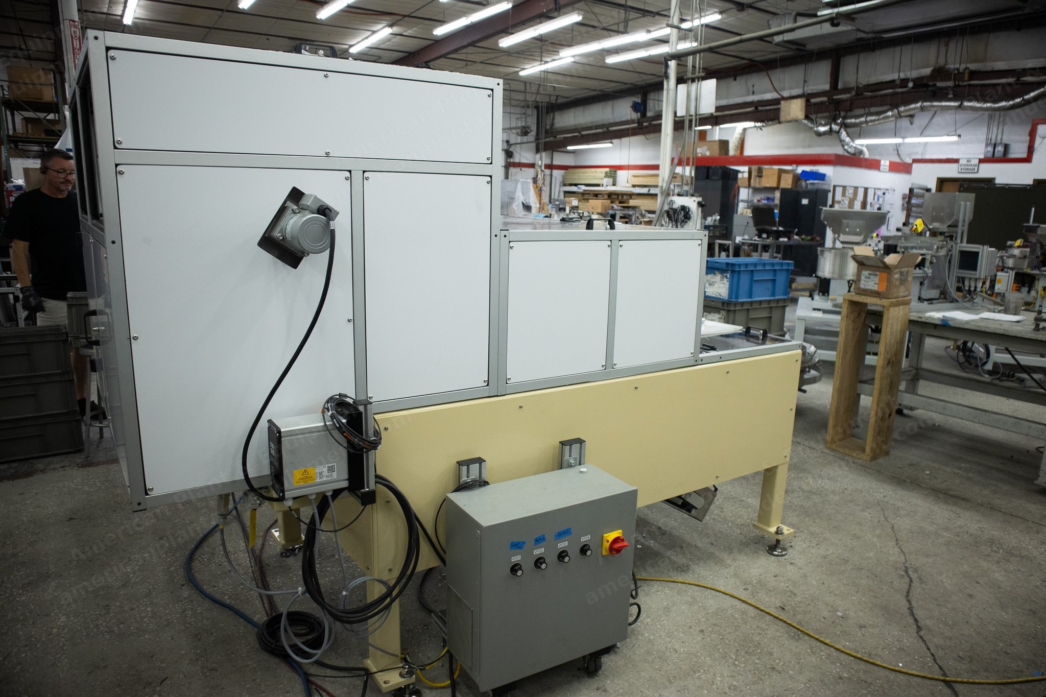 Performance Feeders, Tube Feeder, 8 cu. ft. Storage Bin, Motor Controllers