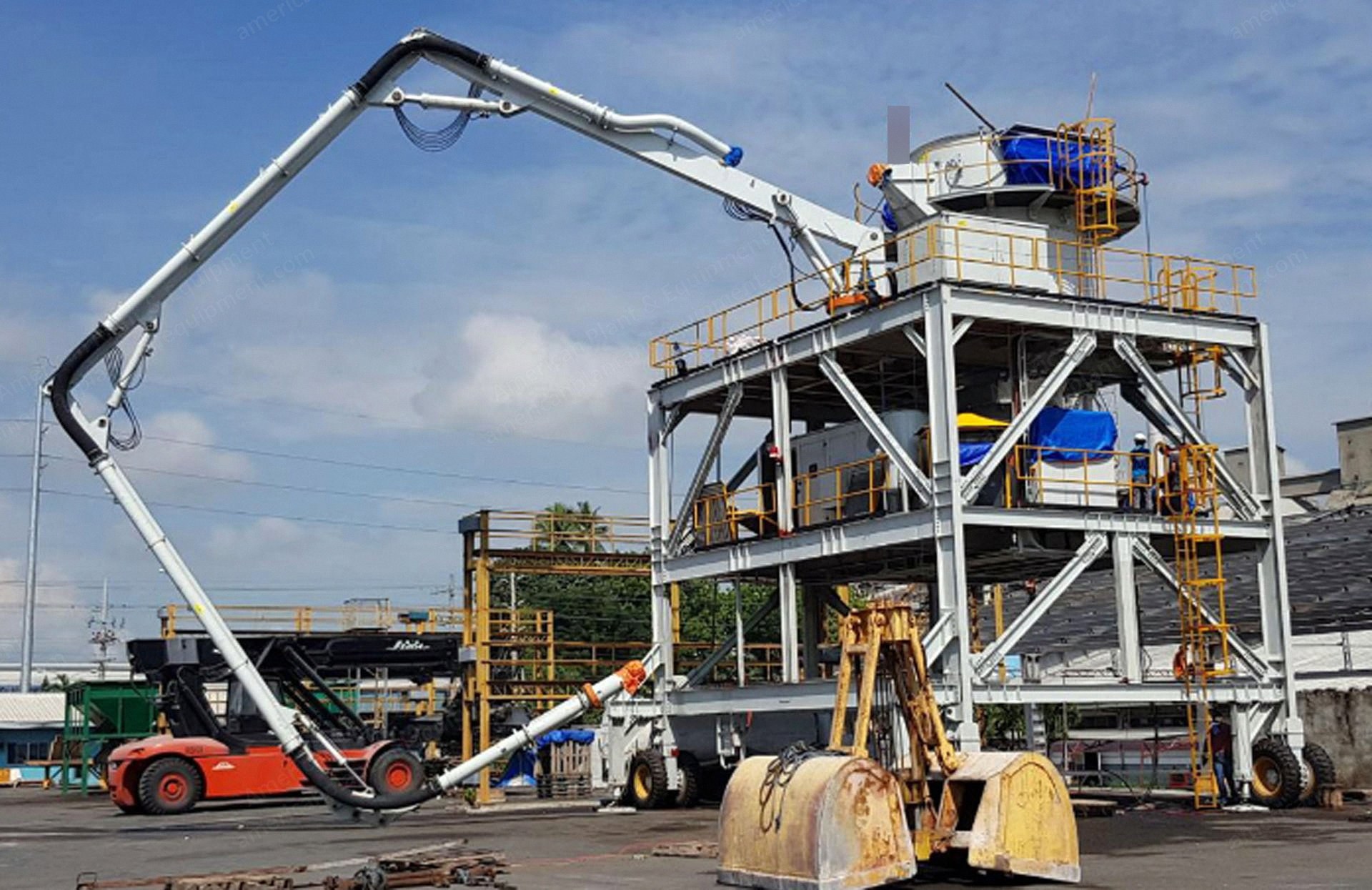 Dock Mobile Gantry Type Pneumatic Ship Unloader, 100 TPH Capacity, 36m Boom, 60 MT Weight