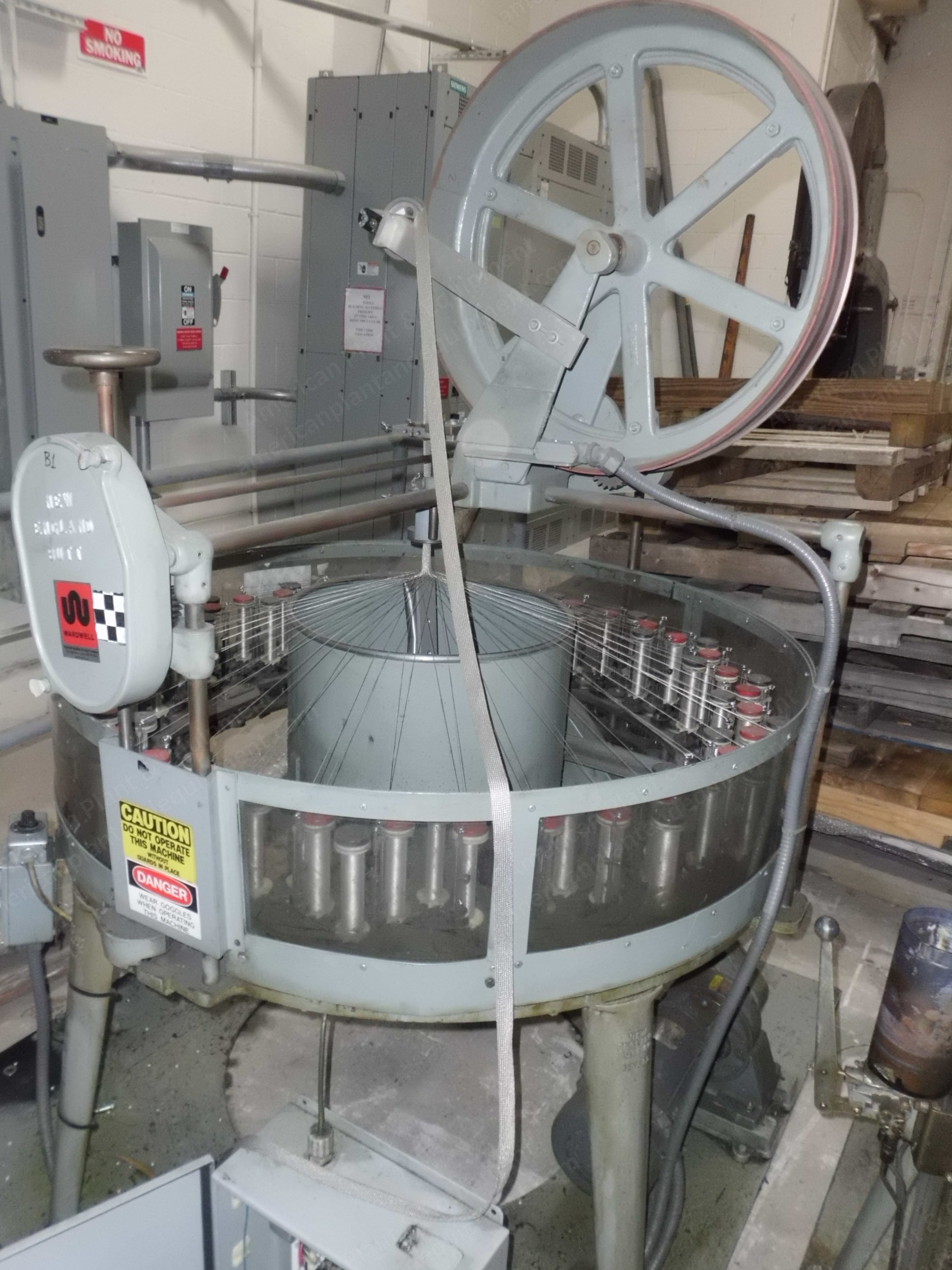 New England Butt, 72-Carrier, Braider, 24 Inch Capstan, Double Thick Track Plate