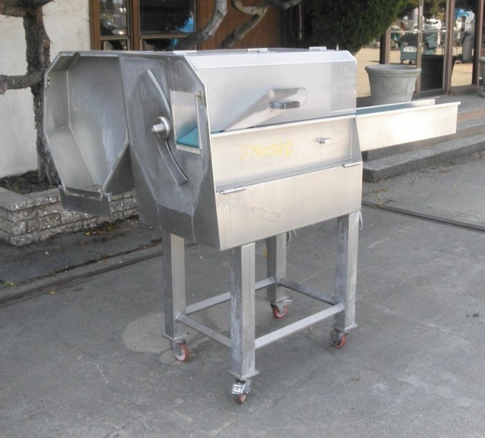 Eillert, G-1500, 2002, Stainless Steel Slicer, Conveyor Fed, 2-Blade Slicing Wheel