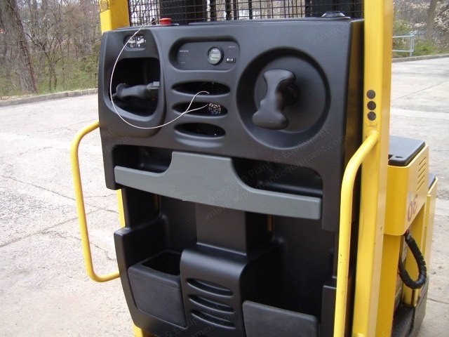Hyster, R30XMS2, 2011, Order Picker, 3000 lbs Capacity, 95 to 213 Inches Triple Mast, 24V