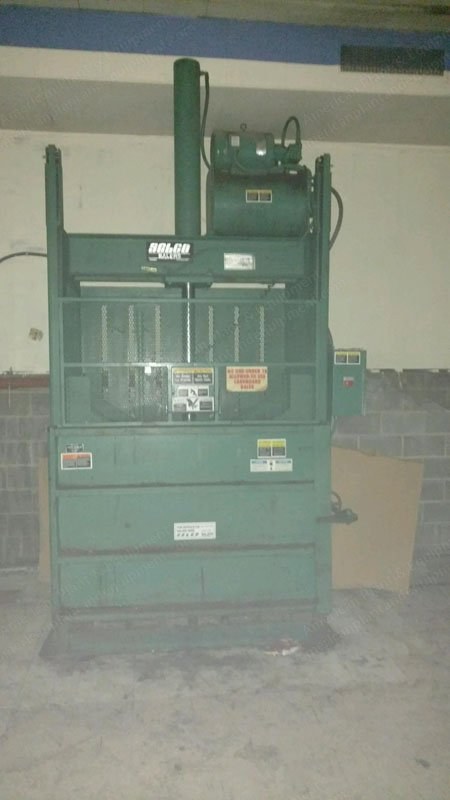 Selco, V5-R, 1996, Vertical Baler, 30x60x4 inch Bale Size, 6 inch Cylinder Diameter