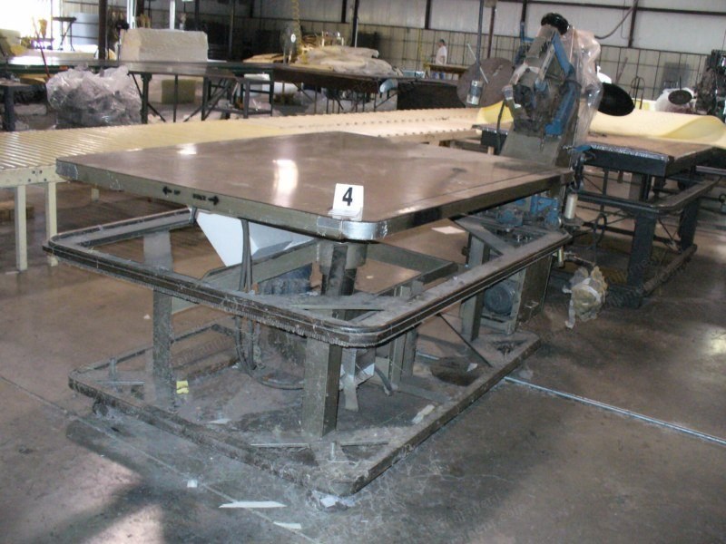 James Cash, 72 SNM, 1992, Tape Edge Machine, 74x52 Inch Table, Singer 300 U 103 Sewing Head, 220V