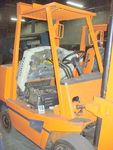 Toyota Forklift, 8000 lbs Capacity, Solid Tires, Blades Attachment