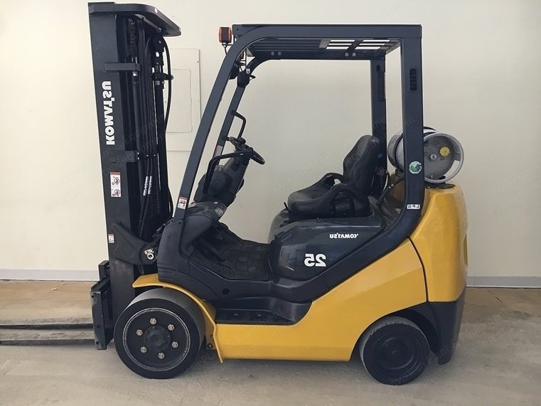 Komatsu, FG25STU-16, 2010, 5000 lbs Capacity, Triple Stage Mast, Sideshift