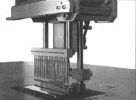 Table Tufting Machine, Cut Pile, 12 Needles, 3/16" Gauge