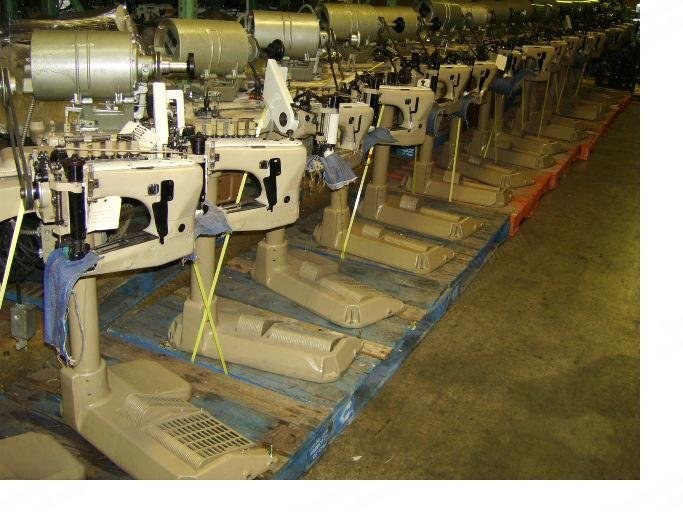 Union Special, 35800 DR, 1995, 3-Needle, 9 Gauge, Off-The-Arm Chainstitch, with Puller