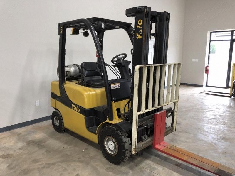 Yale, GLP050LX, 2012, 5000 lbs Capacity, Triple Stage Mast, LP Gas, Solid Pneumatic Tires