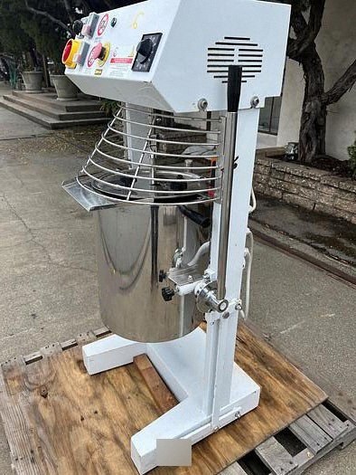 Stainless Steel Chocolate Melter and Mix Tank, 9 Gallon, Electrically Heated, Tilt