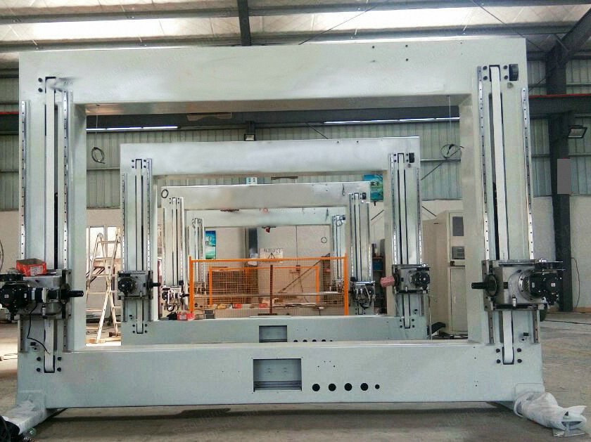 NovaStar, CNC Horizontal Oscillating Foam Cutting Machine, 2200x2200x1500mm, 0-10 m/min Blade Speed, ±0.5mm Precision