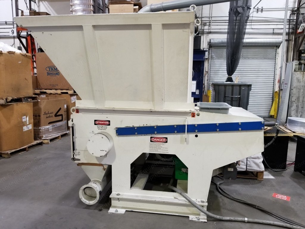 Vecoplan, VAZ 1100 XL XR, 2012, 52" x 42" Feed Opening, 60 HP, with Blower and Bag Loader