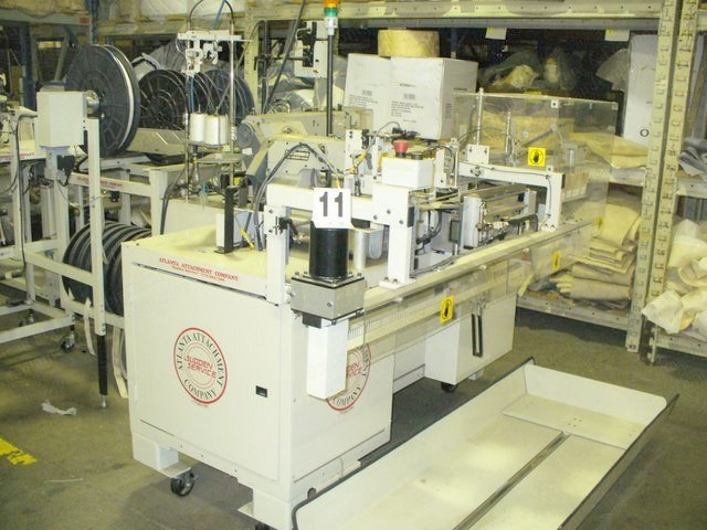 Atlanta Attachment, 1959 Y 28 B, Handle Maker, 4 Inch Fabric Width