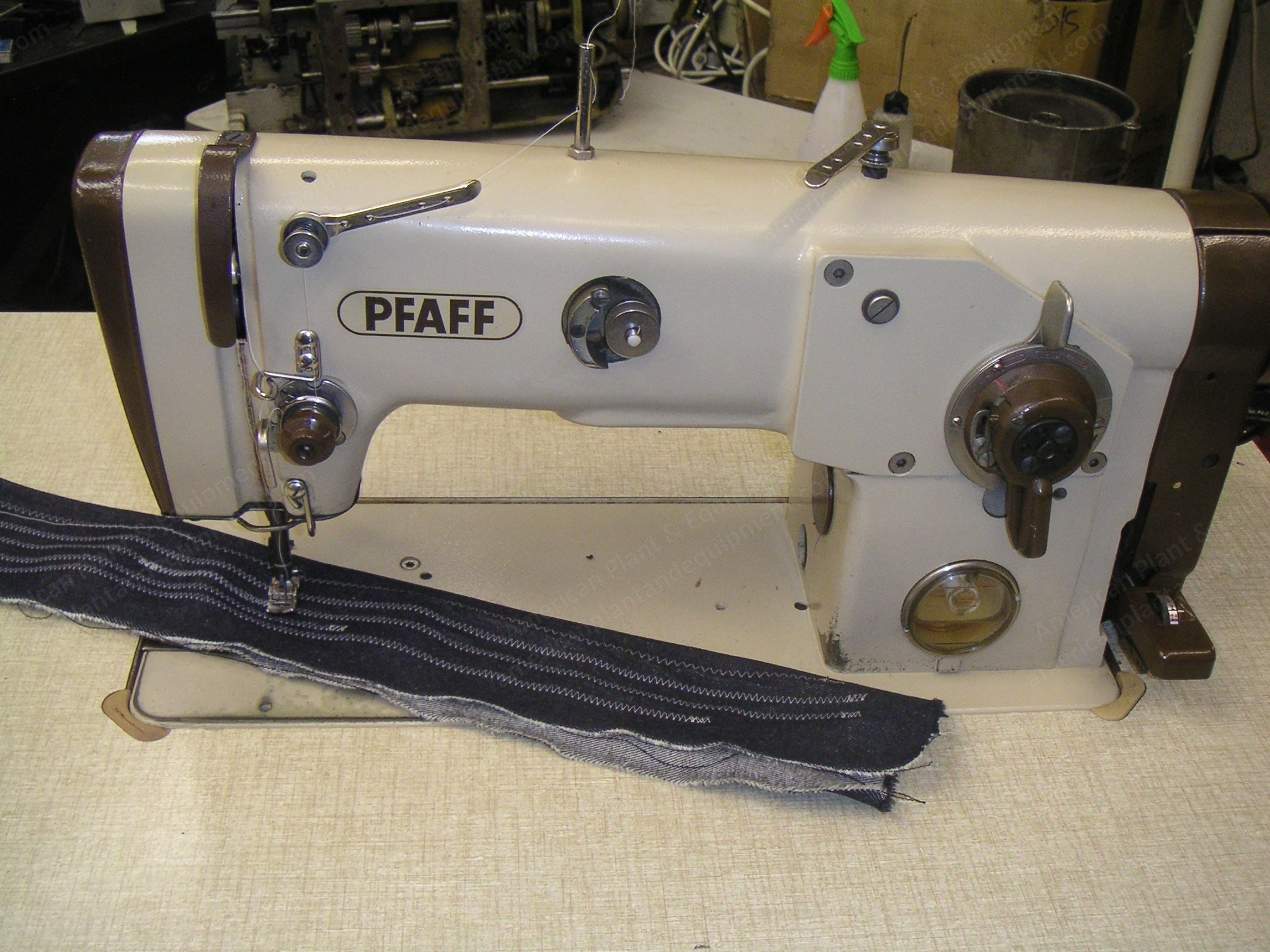 Pfaff, 438/900, Zigzag Sewing Machine, Auto Foot Lift, Thread Trimmer, Backstitch