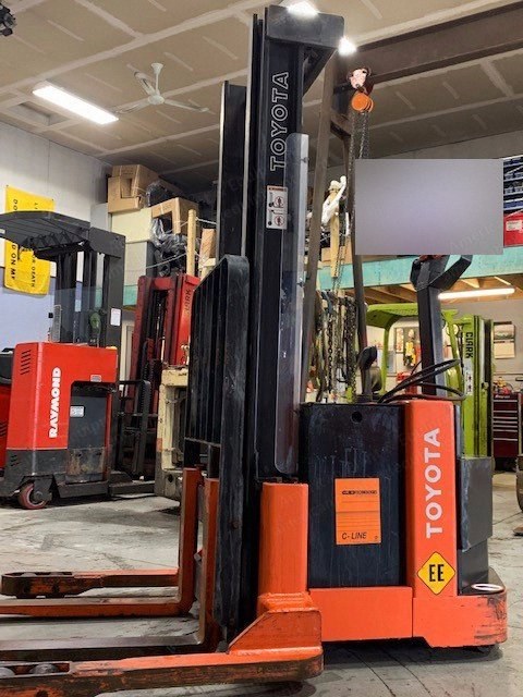 Toyota, 6BWS20, 2002, Walk-Behind Straddle Stacker, 4000 lbs Capacity, 2-Stage Mast, 24V Electric