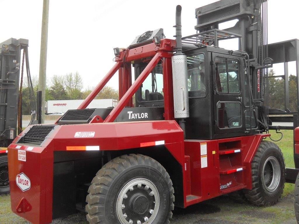 Taylor, T520S, 2004, 52,000 lbs Capacity, Cummins Diesel, Pneumatic Forklift