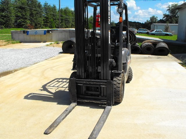 Nissan, MPL01A20LV, 2004, LP Gas, 3-Stage Mast, Pneumatic Tires