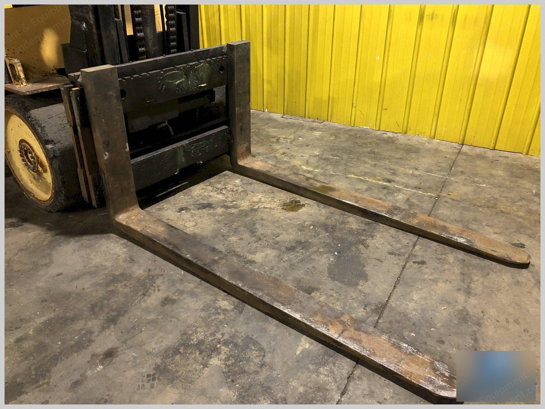 Caterpillar, T150D, Forklift, 15000 lbs Capacity, LP Gas, 88" Max Lift Height, 72" Forks
