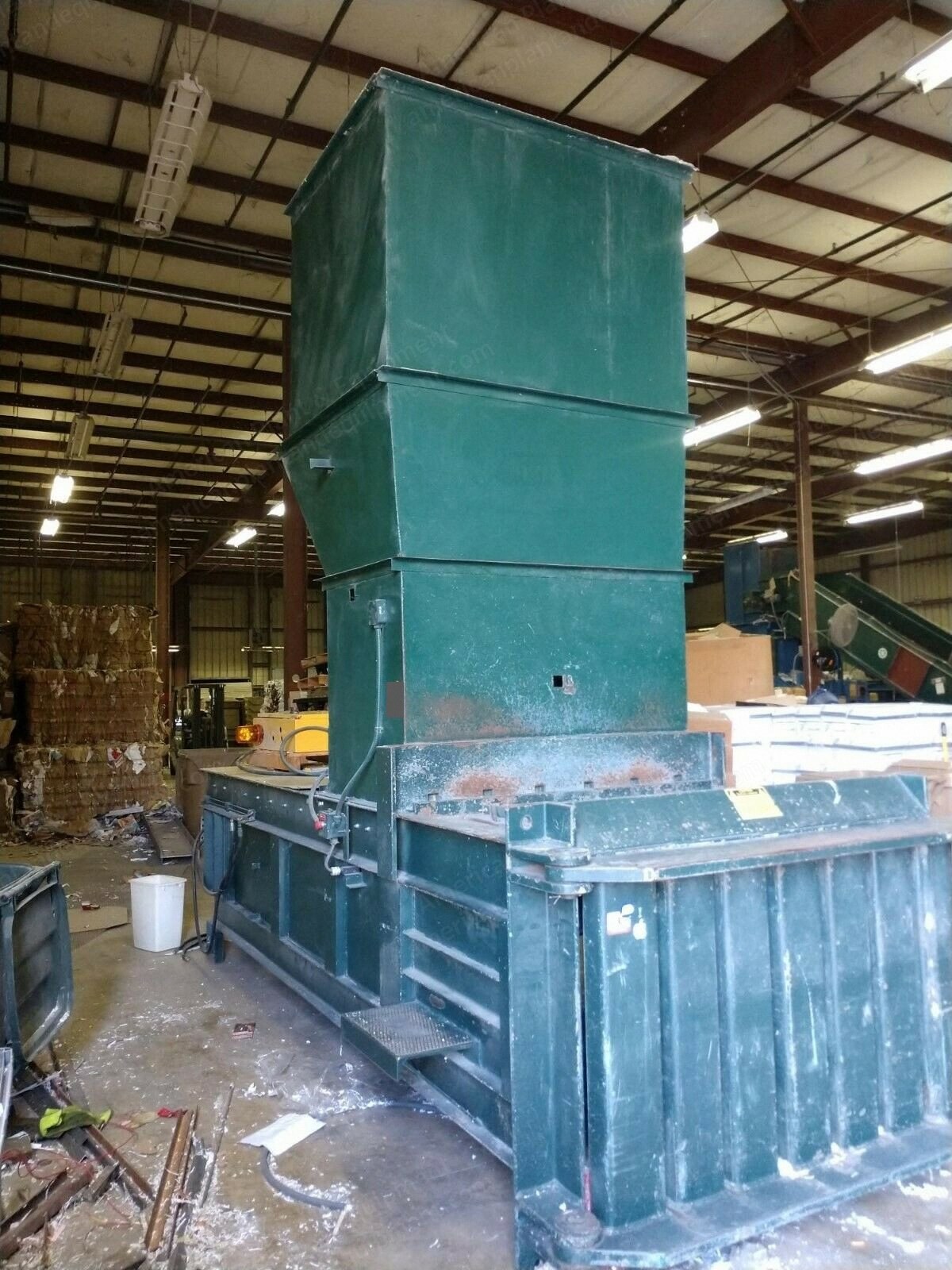 International Paper Baler, LD-60-SD, 20 HP, Manual Tie, Closed Door